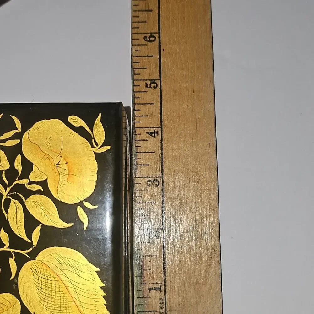 Vtg Hand Painted Floral Gold Leaf On Small Black Lacquered Box Felt Lined Asian
